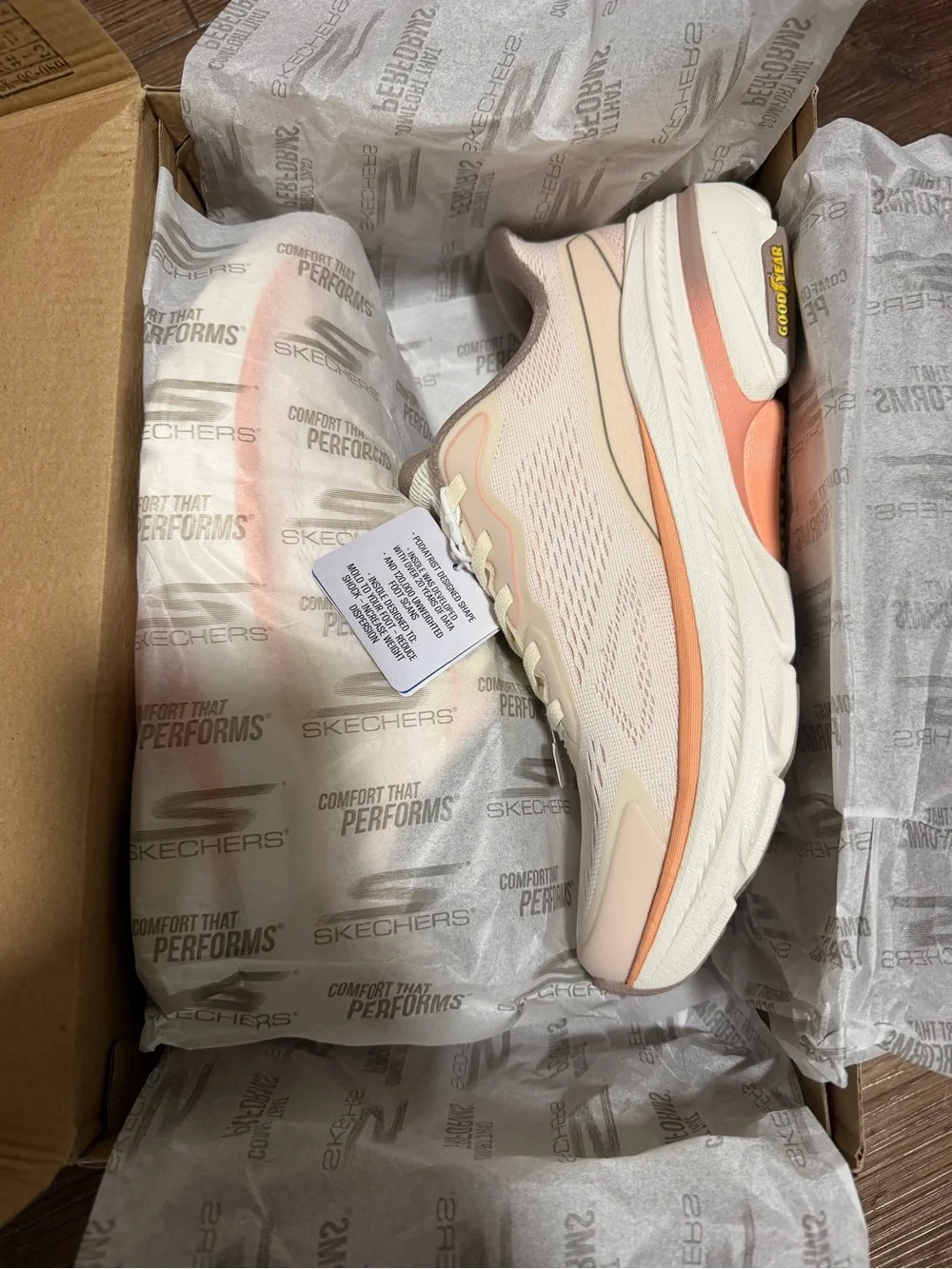 Skechers Max Cushion Women's Running Shoes - Cream Peach